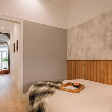 Apartment Port - 2 Bedrooms In Campo De Ourique Lisbon