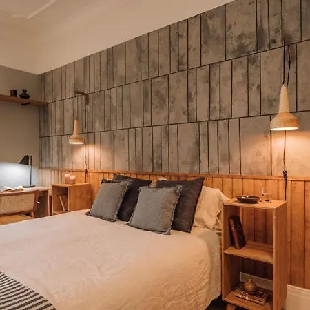 Port - 2 Bedrooms In Campo De Ourique 아파트